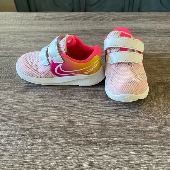 Toddler girl tennis shoes size 7 - Picture 2 of 2